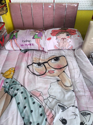 چهارگوشه ی ملحفه کشدوزی شده