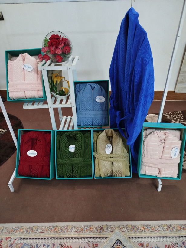 آبی آسمانی داخل جعبه