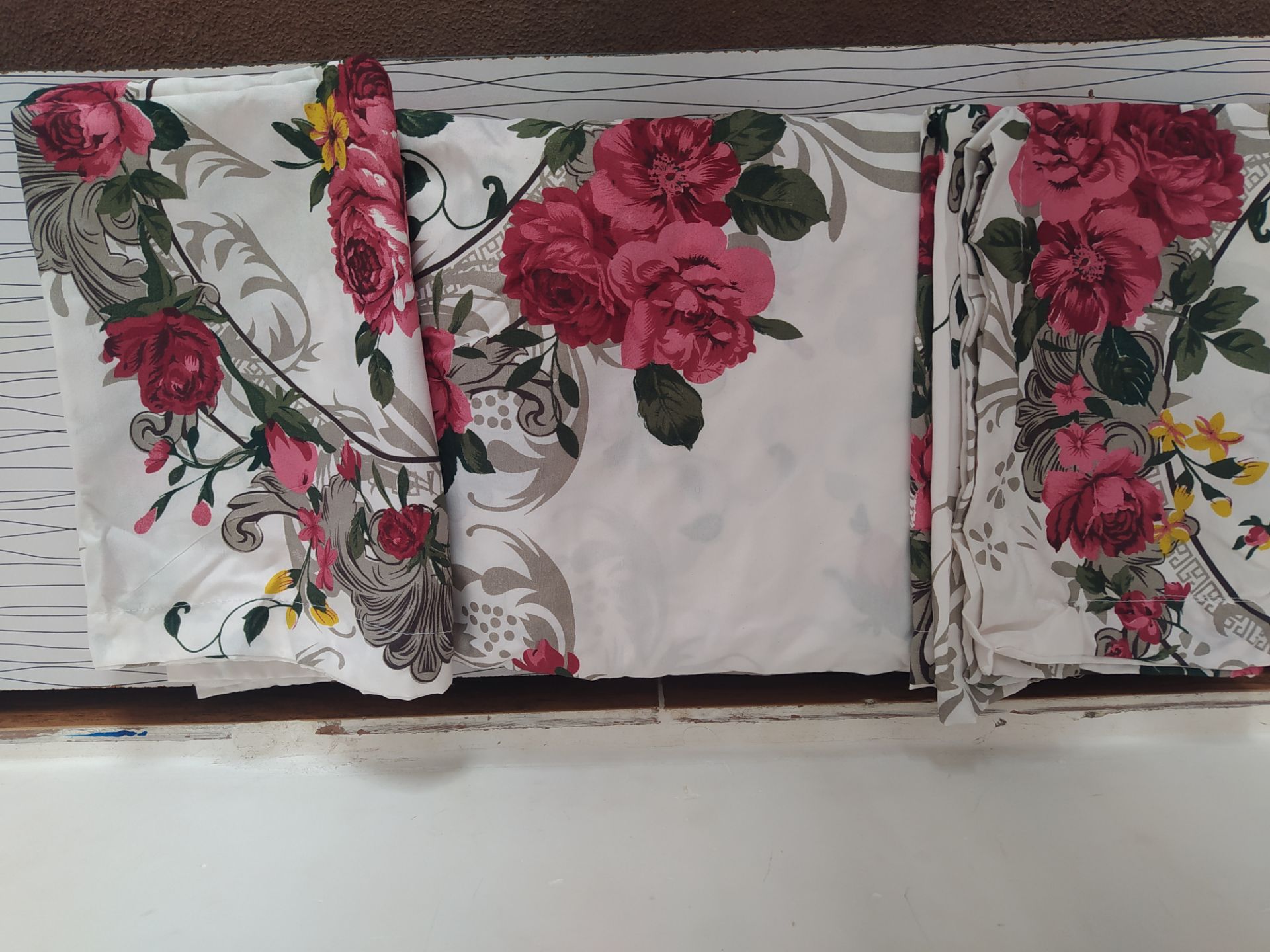 ۱ عدد ملحفه کشدوزی ۲ عدد روبالشتی