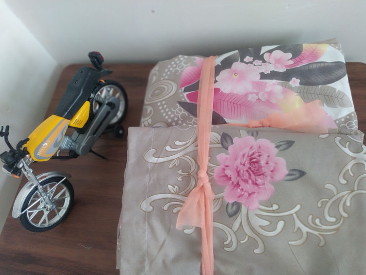 رنگ طوسی روشن وطرح گل