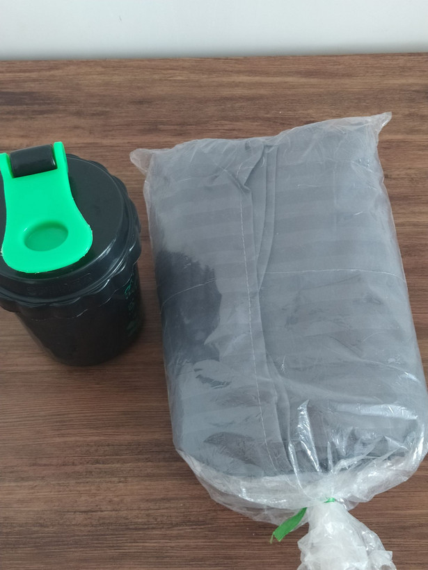 ملحفه کشدوزی همراه۲ عدد روبالشتی سایز200×180رنگ طوسی روشن