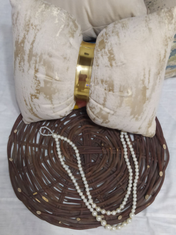 کوسن پتینه نوارطلایی مدل پاپیونی رنگ کرم