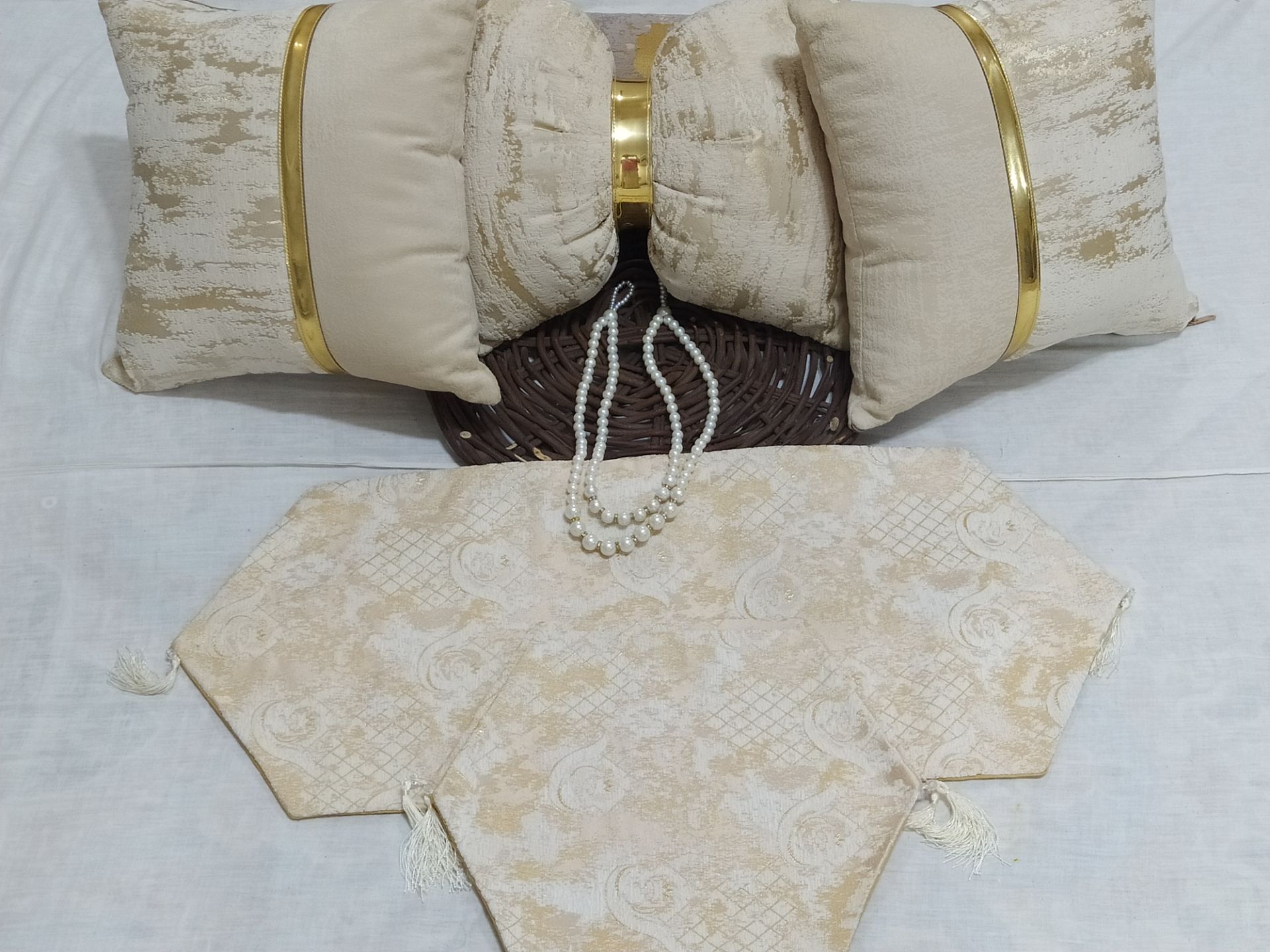 کوسن مخمل پتینه ترکیبی نوارطلایی مربع پرشده
